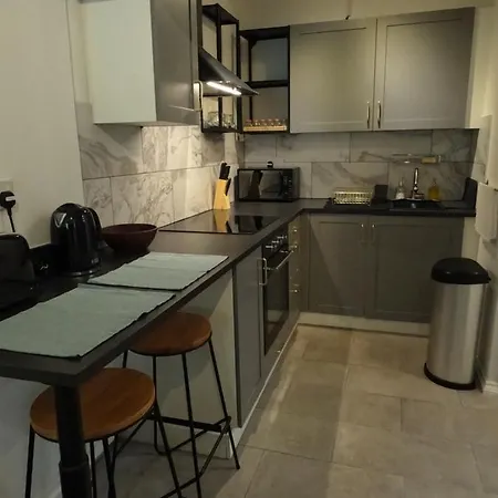 Studio Apartment In Kew Exterior photo