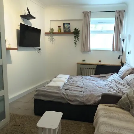 Studio Apartment In Kew Exterior photo