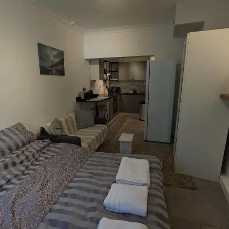 Studio Apartment In Kew Exterior photo